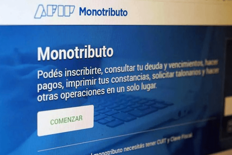 El Gobierno estudia terminar con el Monotributo y ajustar&nbsp;Ganancias