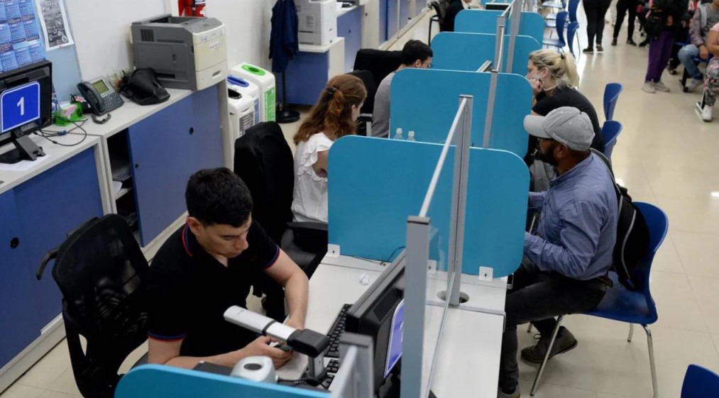 Disminuye la cantidad de puestos en la administración&nbsp;pública