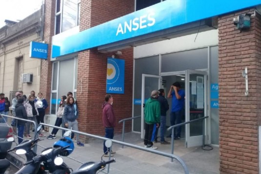 Caputo respaldó su gestión económica y volvió a criticar al kirchnerismo