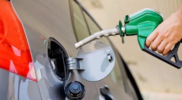 El combustible subió 23% y llenar el tanque ya supera los $100 mil