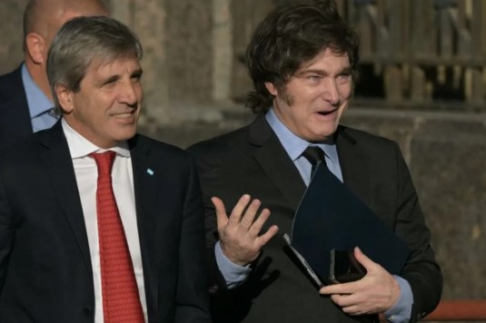 Milei destacó a Caputo por la baja de la inflación y el ministro&nbsp;respondió