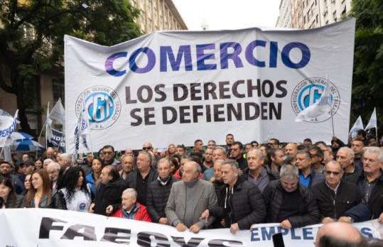 El empleo registrado cayó y perdió casi 41.000 puestos en el último año