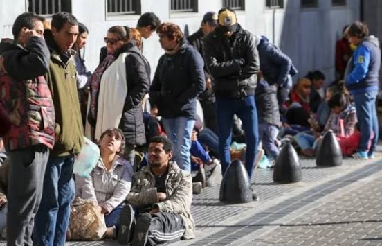 En la gestión de Milei, el empleo registrado sigue bajando y ya suma 314.000 puestos menos