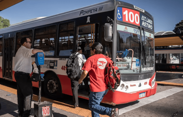 Suben los boletos de colectivo y subte en el AMBA